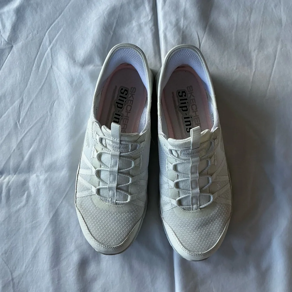 Skechers sleek white